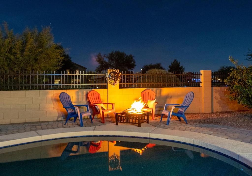 Boho Chic Arizona Villa W Pool & Mini Golf Casa Grande Bagian luar foto